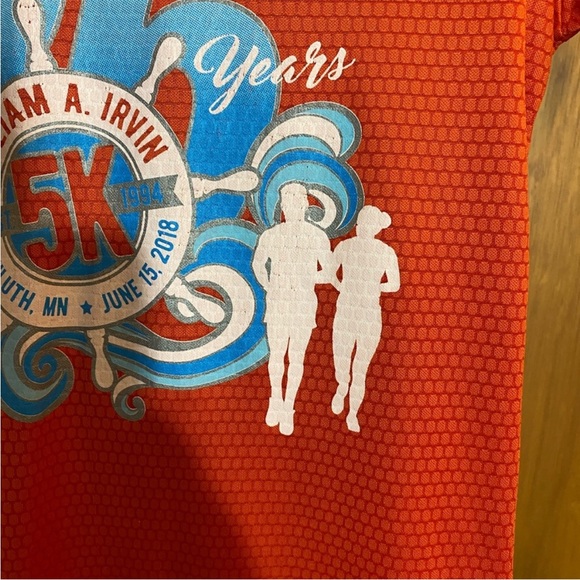 3/$15 Leslie Jordan William A. Irvine Running Shirt - Picture 4 of 5